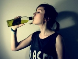 無論喝什么酒都要適量-喝酒能延壽是真假？