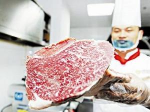 武漢雪花牛肉每斤售價近2千 1頭?？少I寶馬車