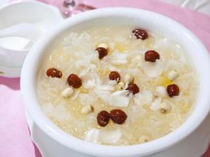 如何養(yǎng)肺潤(rùn)肺？百合荸薺銀耳都是潤(rùn)肺高手