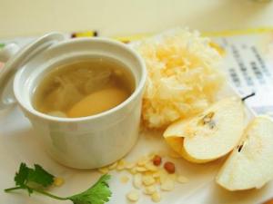 春季咳嗽吃什么好的快？十款食療對(duì)癥止咳化痰