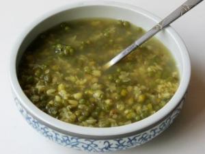 夏季容易中暑怎么辦？常吃綠豆可以“敗火氣”