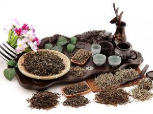 夏天喝什么茶好？黑白紅綠茶功效各不同