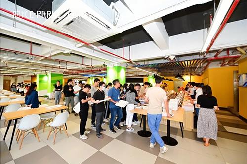 又雙叒叕一家星級(jí)網(wǎng)紅中膳健康食堂開業(yè)!“HDNH”健康理念造不?