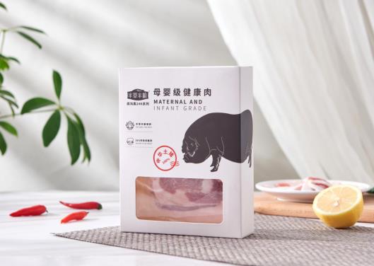 餐桌上闖入一頭半草半糧豬 所有人放心的拿起了筷子