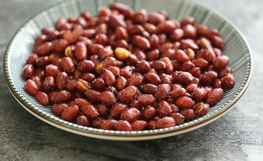 吃花生米有什么好處?吃花生米要注意什么
