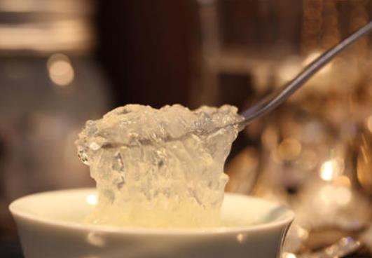 燕窩發(fā)黑了還能吃嗎?燕窩有點(diǎn)濕能曬一下嗎?