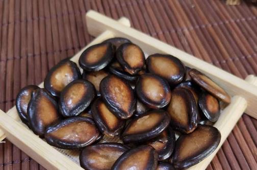吃西瓜子會(huì)上火嗎?西瓜子有哪些營(yíng)養(yǎng)價(jià)值?