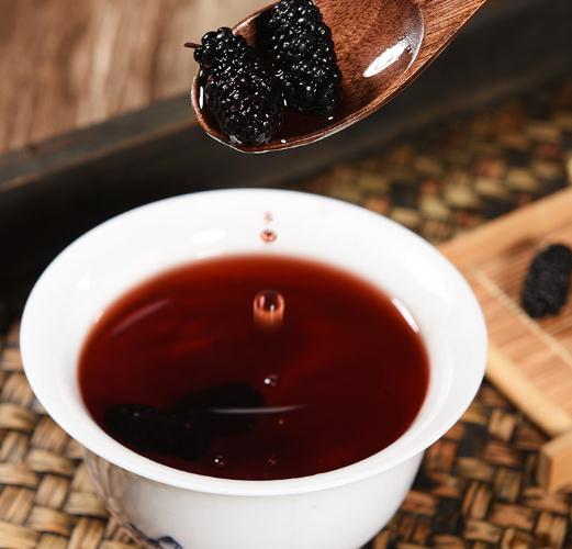 桑葚的把子不剪掉可以泡酒嗎 干桑葚泡水能天天喝
