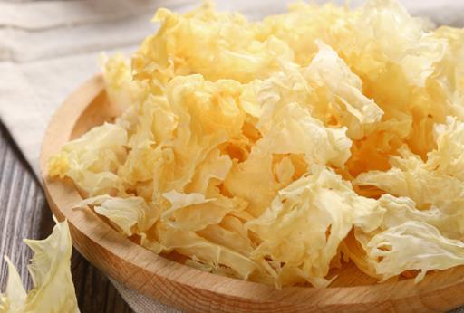 銀耳脆脆的不出膠有營(yíng)養(yǎng)嗎 銀耳熬不出膠有功效嗎