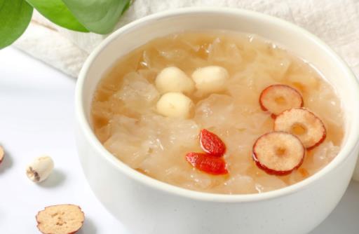 銀耳脆脆的不出膠有營(yíng)養(yǎng)嗎 銀耳熬不出膠有功效嗎