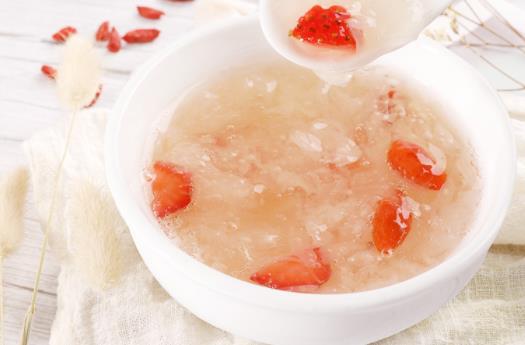 銀耳脆脆的不出膠有營(yíng)養(yǎng)嗎 銀耳熬不出膠有功效嗎