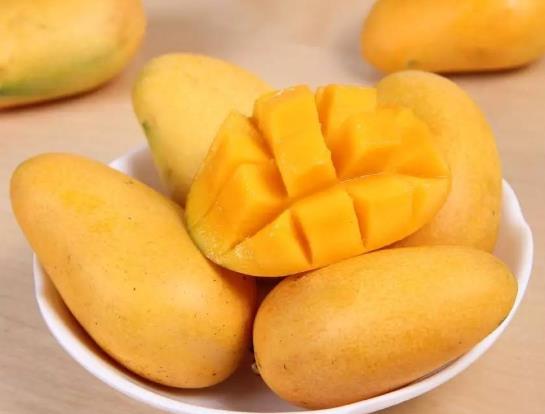 芒果削皮后有黑色經(jīng)脈能吃嗎?芒果有一股酒味還能吃嗎?