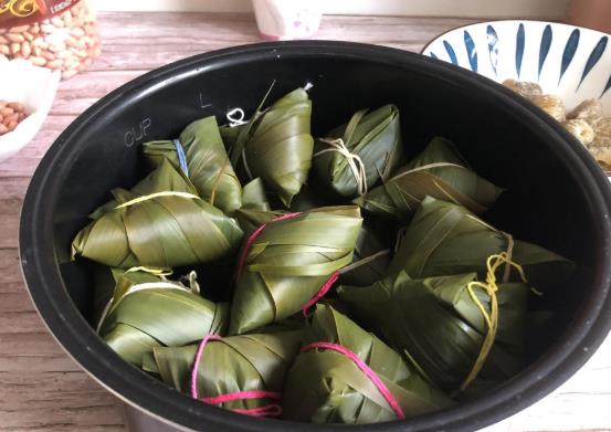沒煮的粽子是放水里還是干著放?粽子包好了不煮要怎么保存?