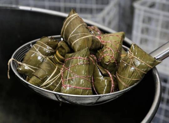 沒煮的粽子是放水里還是干著放?粽子包好了不煮要怎么保存?