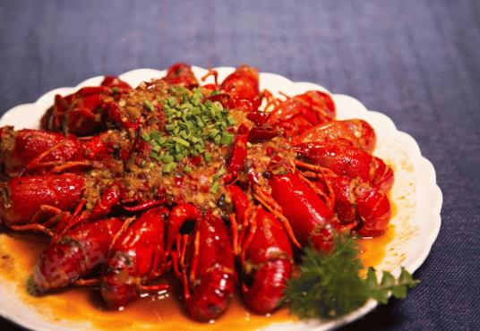 小龍蝦肉散是因?yàn)槿チ宋r線嗎?小龍蝦肉質(zhì)松散是蝦的問題嗎?