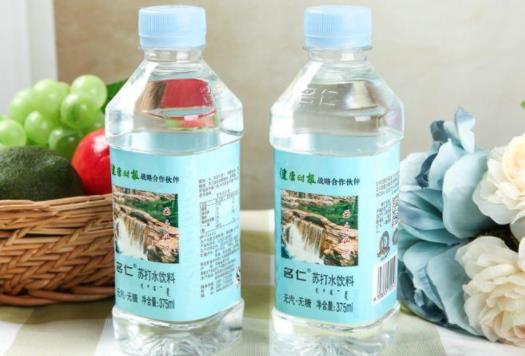 礦泉水和蘇打水能一起喝嗎 喝礦泉水好還是蘇打水好