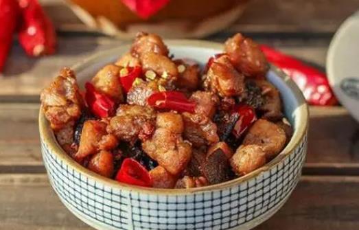 痛風(fēng)患者可以吃兔肉嗎?兔肉不宜與什么同食?