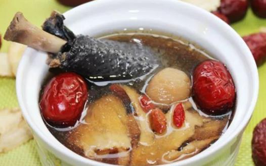 烏雞湯可以天天喝嗎?烏雞補還是老母雞補?