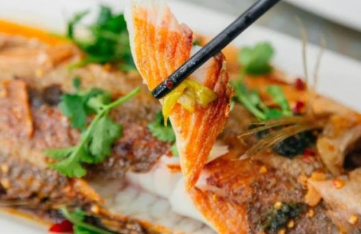 小孩子可以吃鱸魚(yú)嗎?吃鱸魚(yú)有哪些好處?