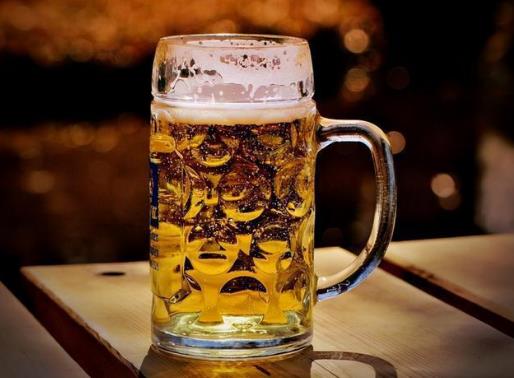 喝啤酒胖不胖人?經(jīng)常喝啤酒是不是肚子容易大?