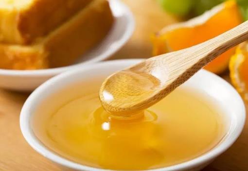 蜂蜜有苦味是不是壞了?冷水沖蜂蜜會(huì)拉肚子嗎?