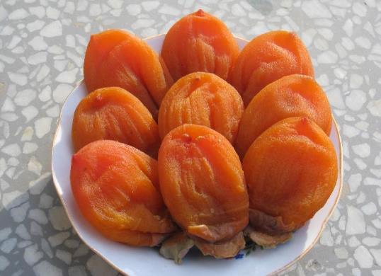 柿餅上的白霜發(fā)黃了還能吃嗎?柿子餅有什么營(yíng)養(yǎng)價(jià)值?