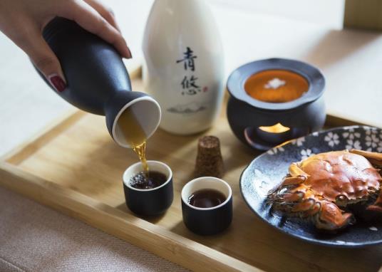 黃酒為什么要熱一下再喝?哪些人不適合喝黃酒?
