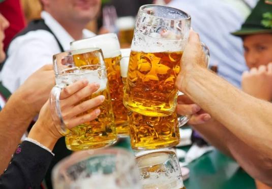 啤酒有泡沫好還是沒(méi)有泡沫好?怎么倒啤酒不起泡