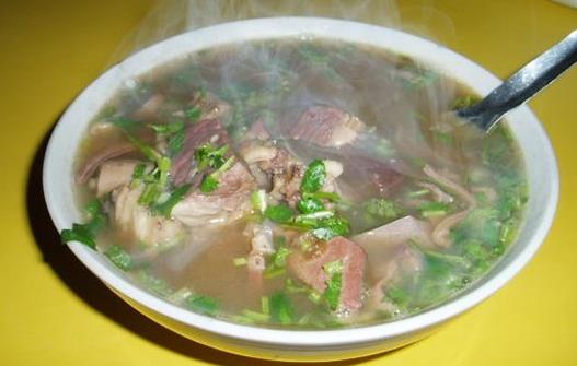 羊肉湯是早上喝還是晚上喝好 燉羊肉湯用什么鍋燉最好