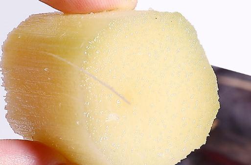 甘蔗去皮后兩天表面紅了能吃嗎 甘蔗能放冰箱里嗎