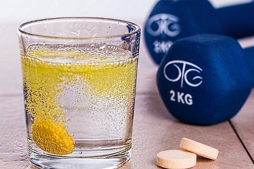 維c泡騰片要用什么杯子泡?維生素c泡騰片多久喝一次好