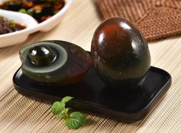 吃皮蛋到底好不好?吃皮蛋注意事項(xiàng)