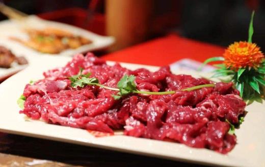吃完牛肉可以吃柿子嗎 吃完牛肉吃柿子不舒服怎么辦