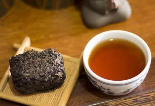 黑茶可以煮著喝嗎?黑茶適合多少度的水溫泡