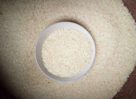 大米受潮有味還能吃嗎?熬大米稀飯是冷水下還是熱水下