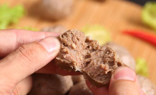 速凍牛肉丸真的是用牛肉做的嗎 牛肉丸里面是紅色的是熟了嗎