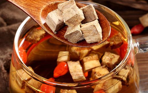 葛根泡出來(lái)的水是什么顏色 葛根粉對(duì)身體有什么好處