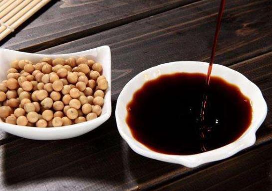經(jīng)常吃醬油會(huì)致癌嗎?醬油是炒菜的時(shí)候放還是好的時(shí)候放