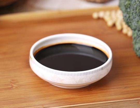 經(jīng)常吃醬油會(huì)致癌嗎?醬油是炒菜的時(shí)候放還是好的時(shí)候放