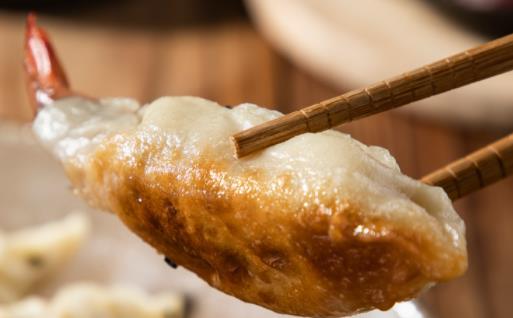 餃子怎樣放冰箱里不會(huì)粘在一起 餃子怎么冷凍不開(kāi)裂