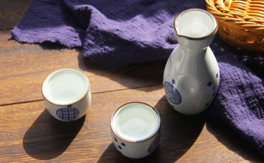 白酒放的時(shí)間越長(zhǎng)越好嗎 白酒喝了對(duì)身體有什么好處