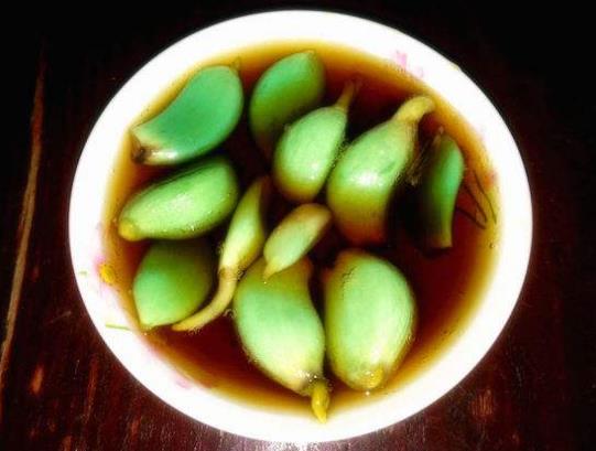 臘八蒜是藍色能吃嗎?做臘八蒜用什么蒜好