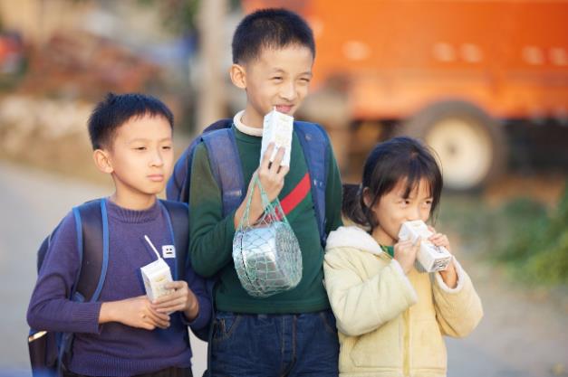 真摩菈:高營養(yǎng)低負擔,水牛奶“輕”飲新選擇