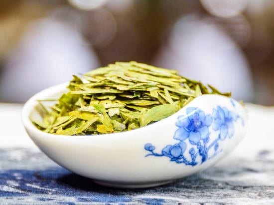 泡龍井茶第一泡要沖掉嗎?龍井茶泡出來發(fā)紅是什么原因