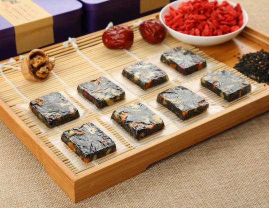 阿膠糕粘牙好還是不粘牙好?阿膠糕下面墊的紙是什么紙