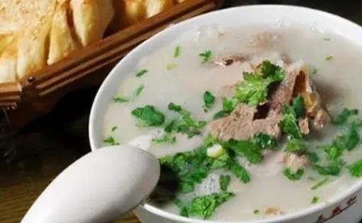 羊肉焯水可以放什么?羊肉湯用冷水下鍋還是熱水?