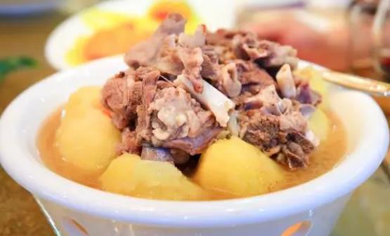 冬季吃羊肉的十大好處是什么?冬季吃羊肉需要注意什么?