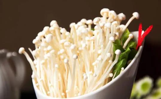 金針菇是發(fā)物嗎?金針菇不宜和什么一起吃?