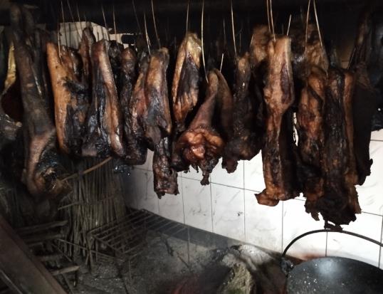 臘肉一直冷凍后過期的可以吃嗎?臘肉一直掛在通風處可以嗎