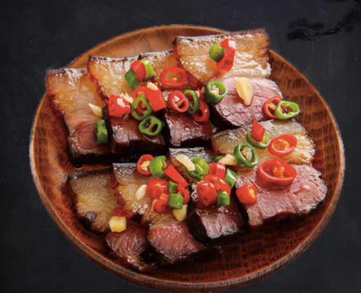臘肉上的白點(diǎn)是鹽霜還是霉菌?臘肉曬出鹽霜需要處理嗎